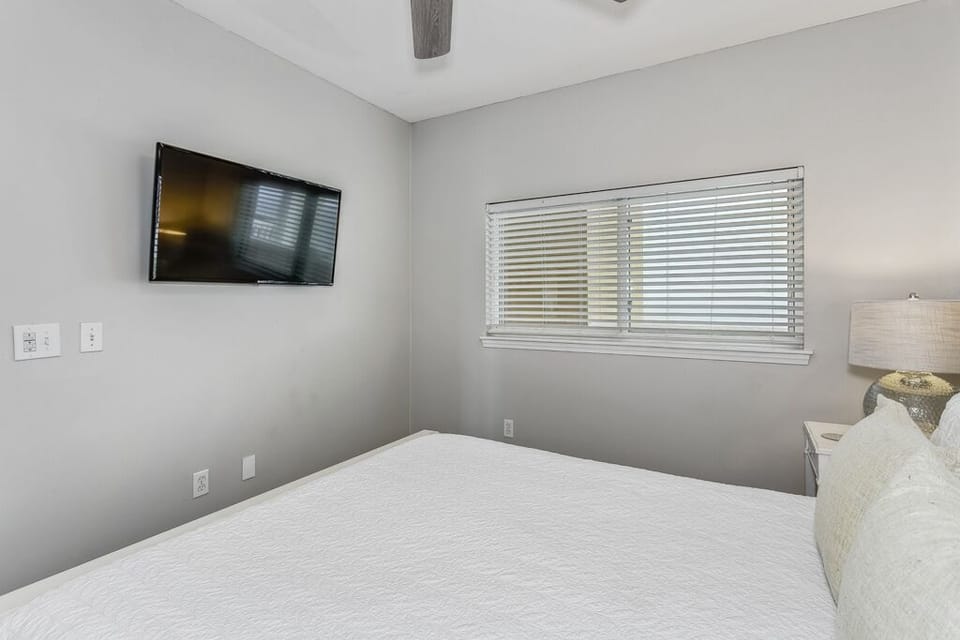 Emerald Isle 1604 -Guest Bedroom