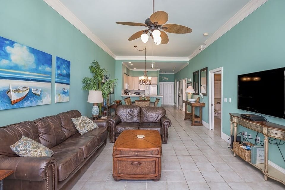 22 Via Deluna 1706-living room