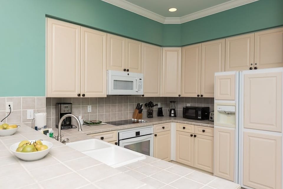 22 Via Deluna 1706- kitchen