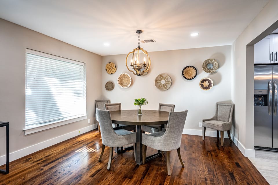 Dining Room, with seating for 6