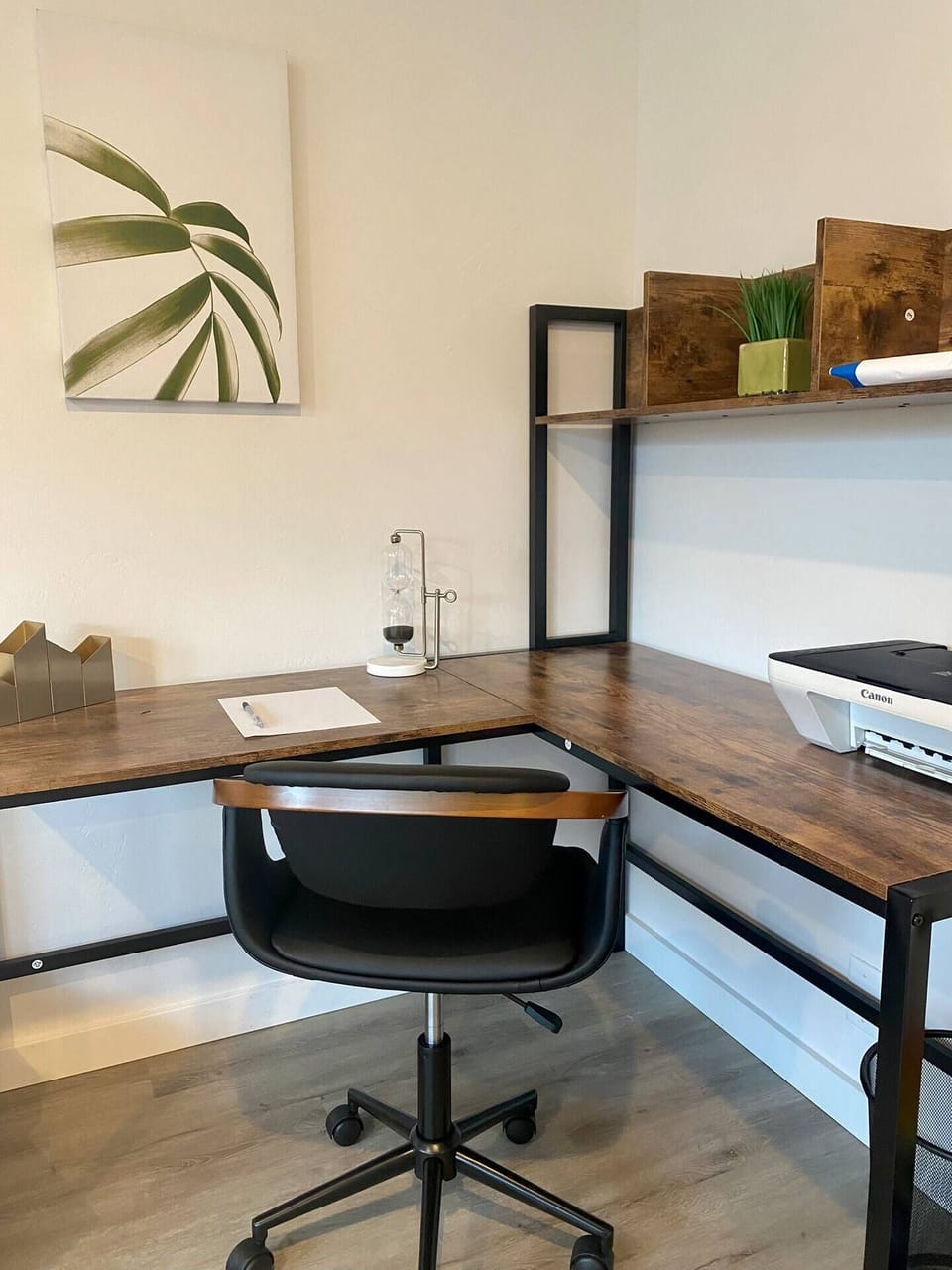 Desk/work space area.