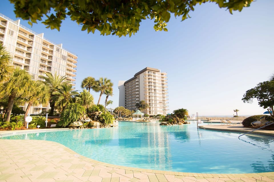 Lagoon pool & Tower 3