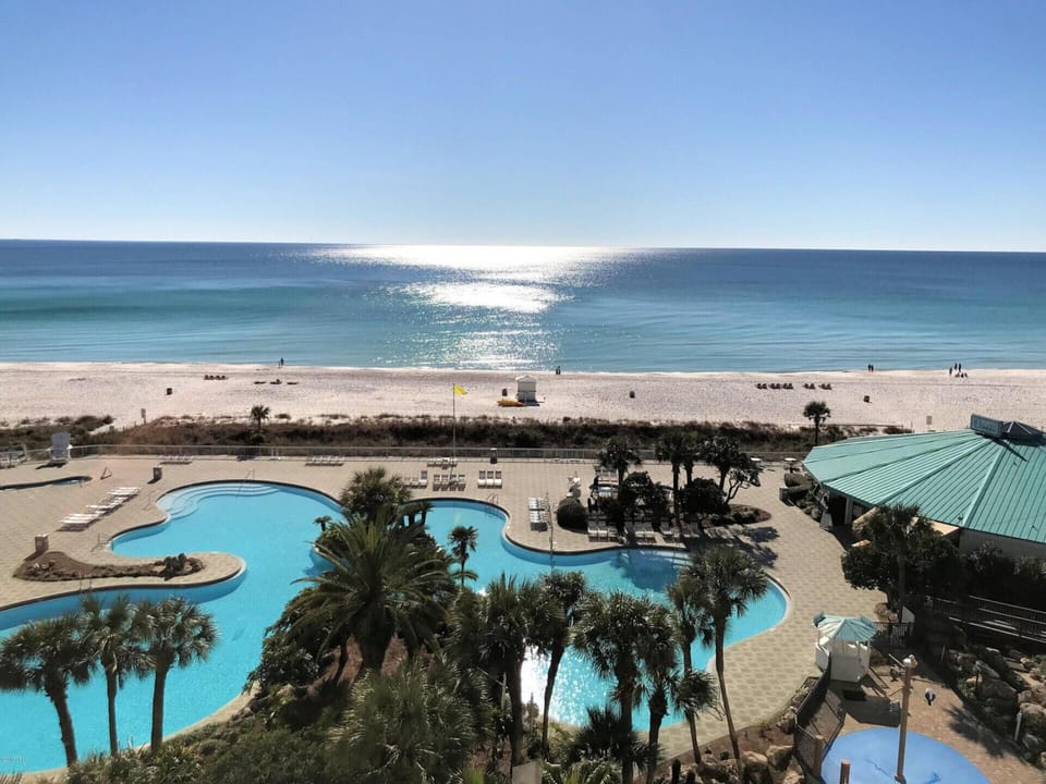 Edgewater's lagoon pool