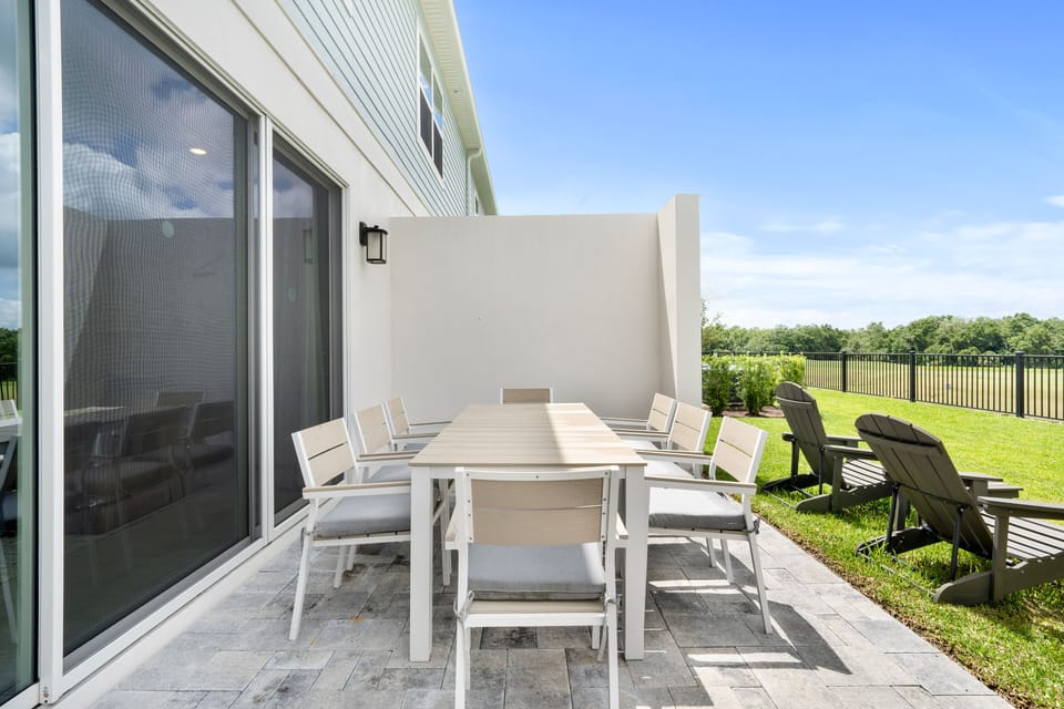 Outdoor dining