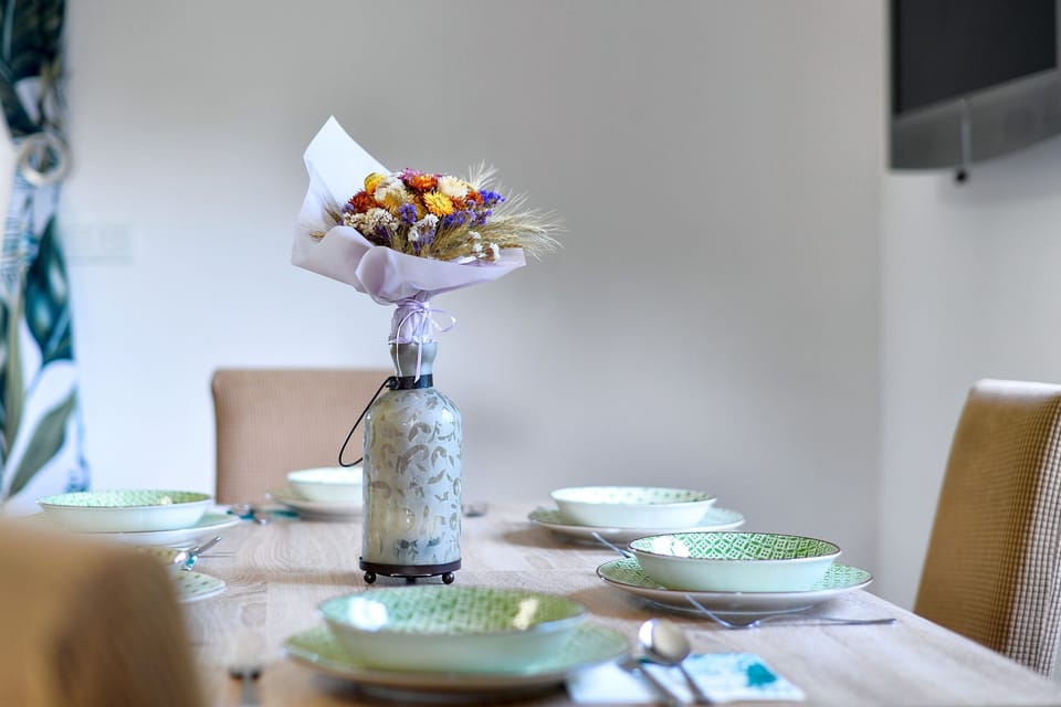 Dining table detail