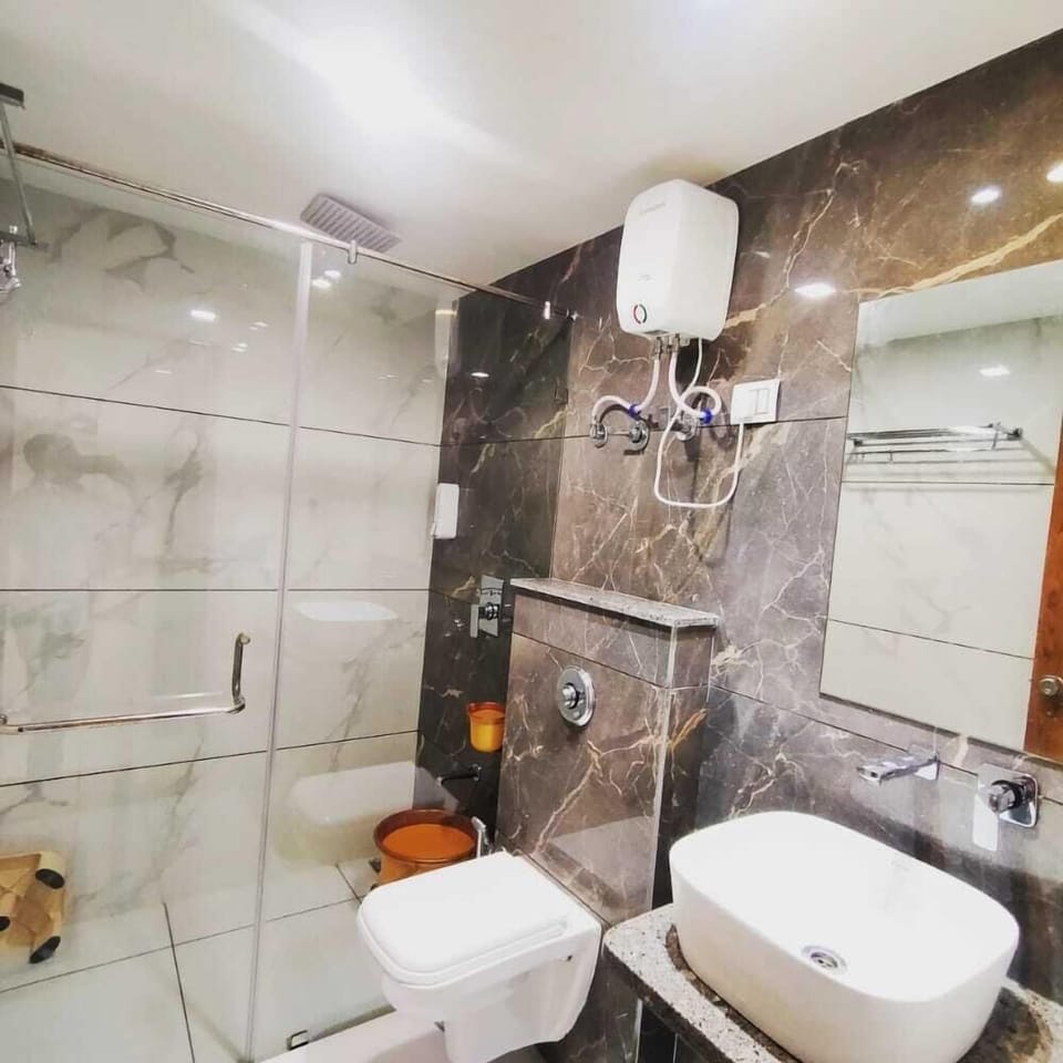Shower, towels