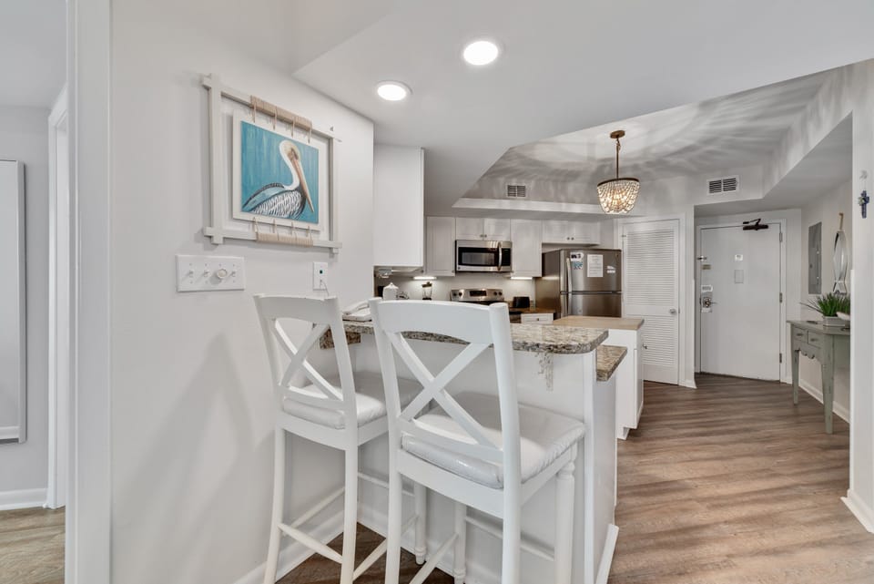Breakfast Bar & Kitchen