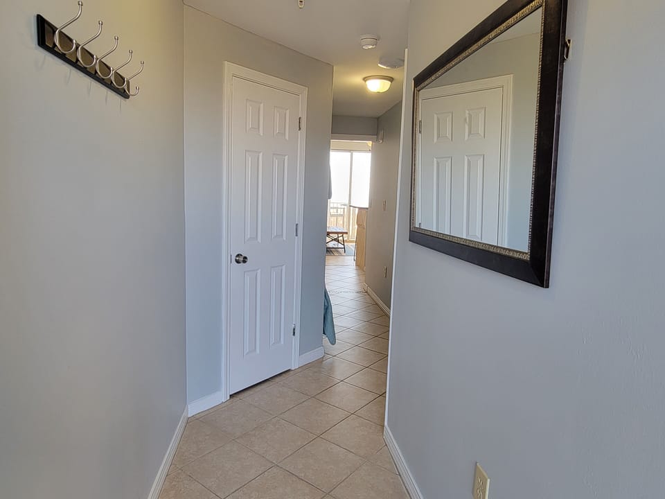 Front Entryway - front hallway