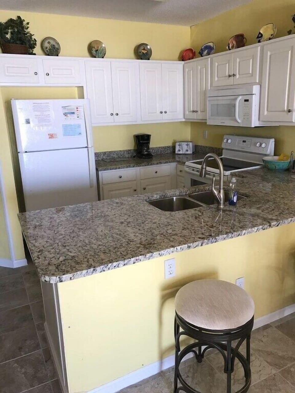 Tropic Isle 401 - Fully stocked kitchen with modern appliances