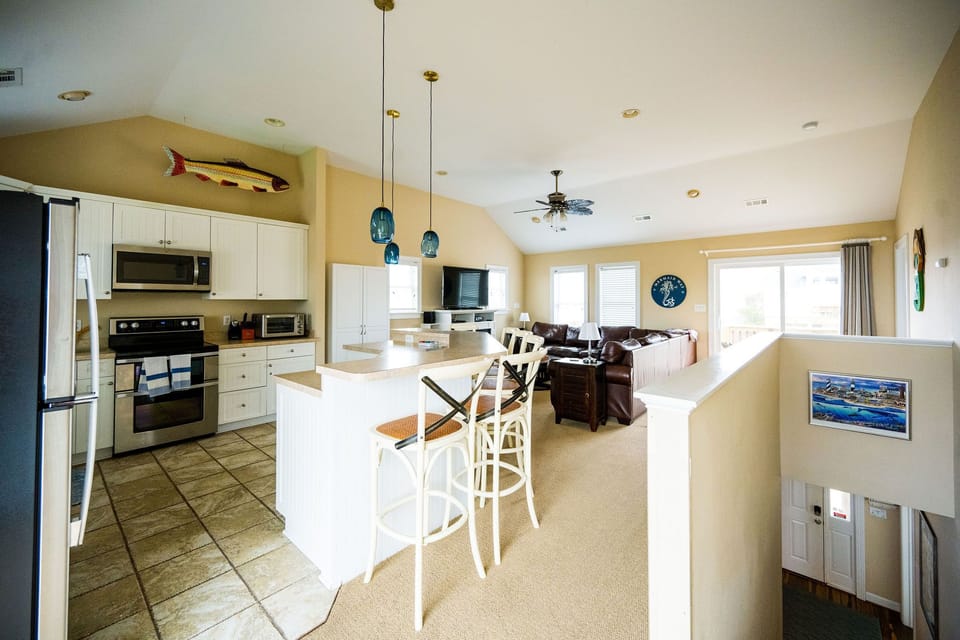 Third Floor Common Area - Kitchen