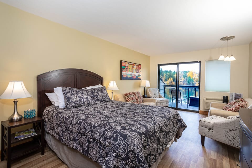 Get a good night's sleep and wake up to beautiful views | Queen bed | Main Level