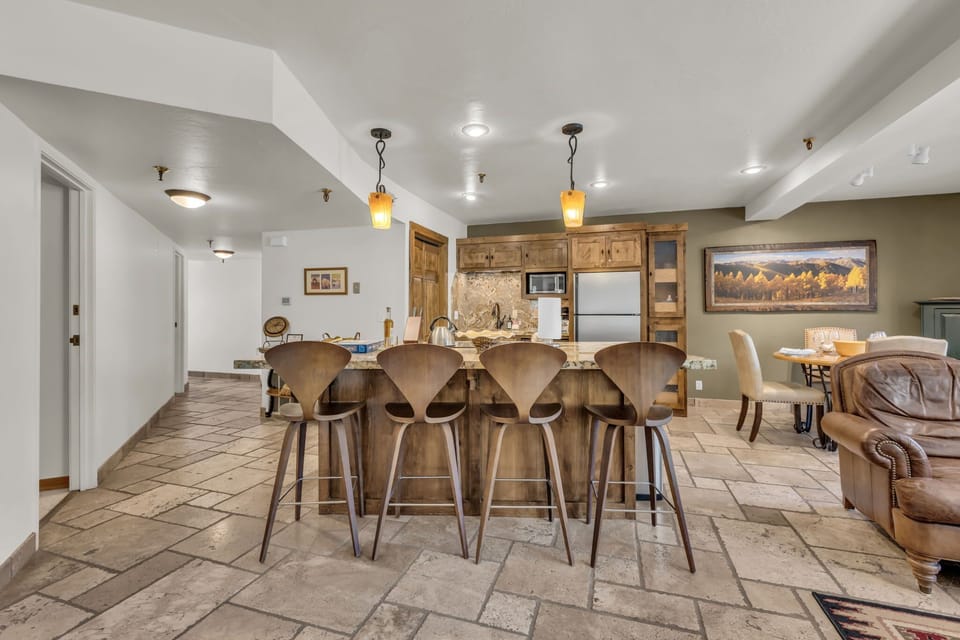 Kitchen: Electric range, bar seating for 4, open layout
