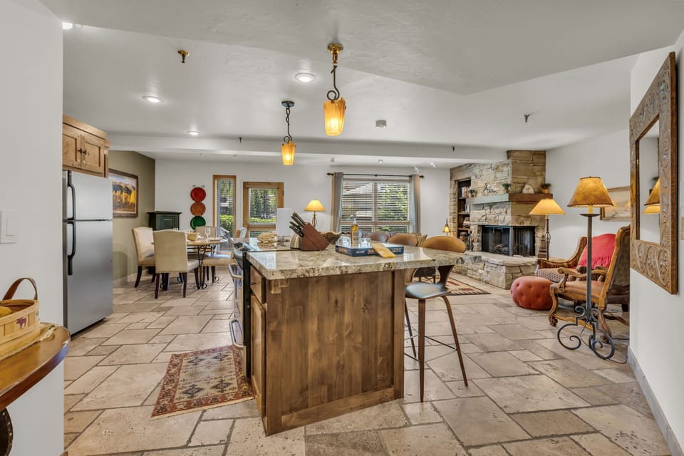 Kitchen: Electric range, bar seating for 4, open layout