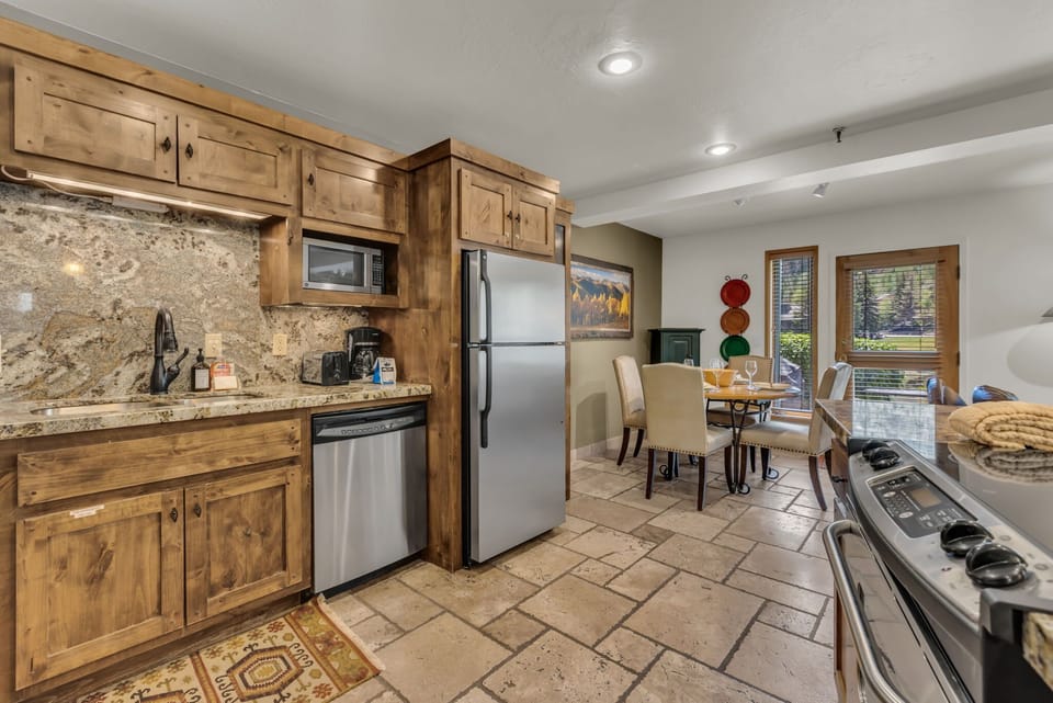 Kitchen: Electric range, bar seating for 4, open layout