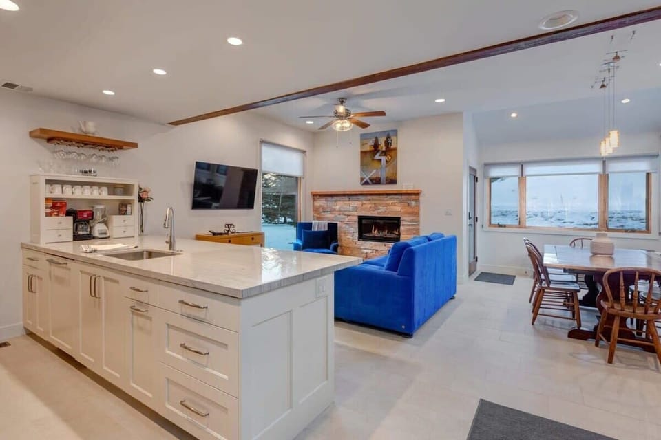 View of the family room, fully-equipped kitchen, and dining area