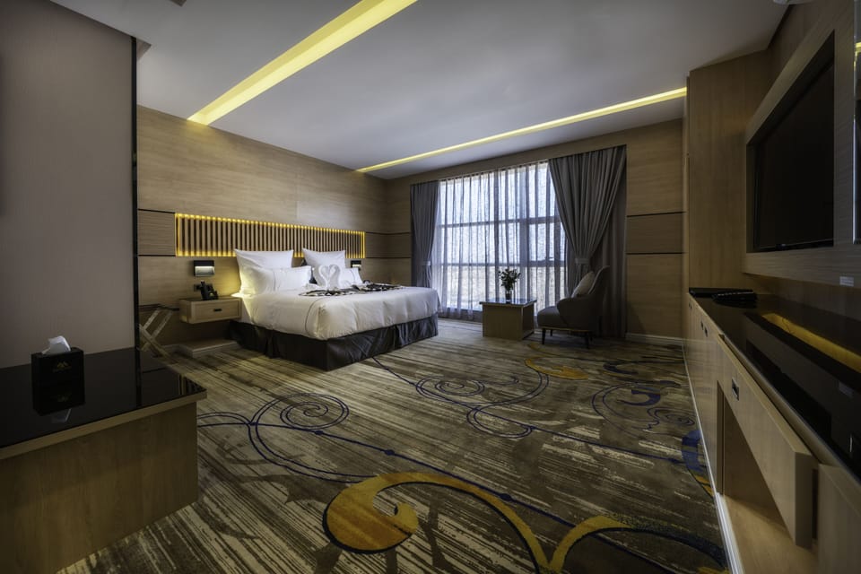 In-room safe, soundproofing, iron/ironing board, free WiFi