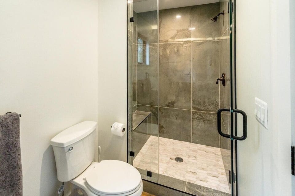 Main floor second bedroom shower