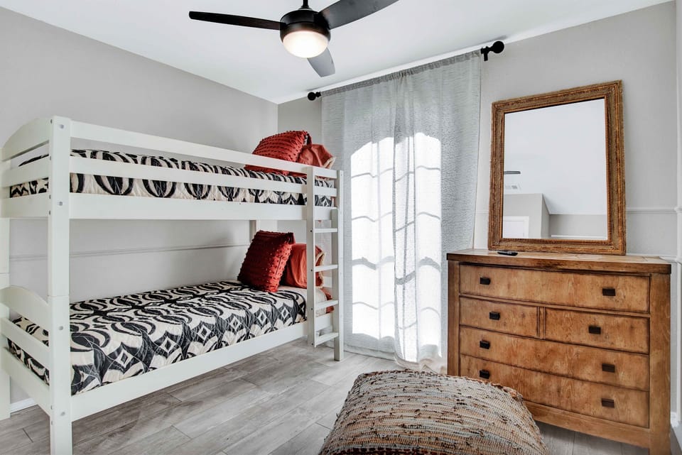 Bunk room - ROKU tv