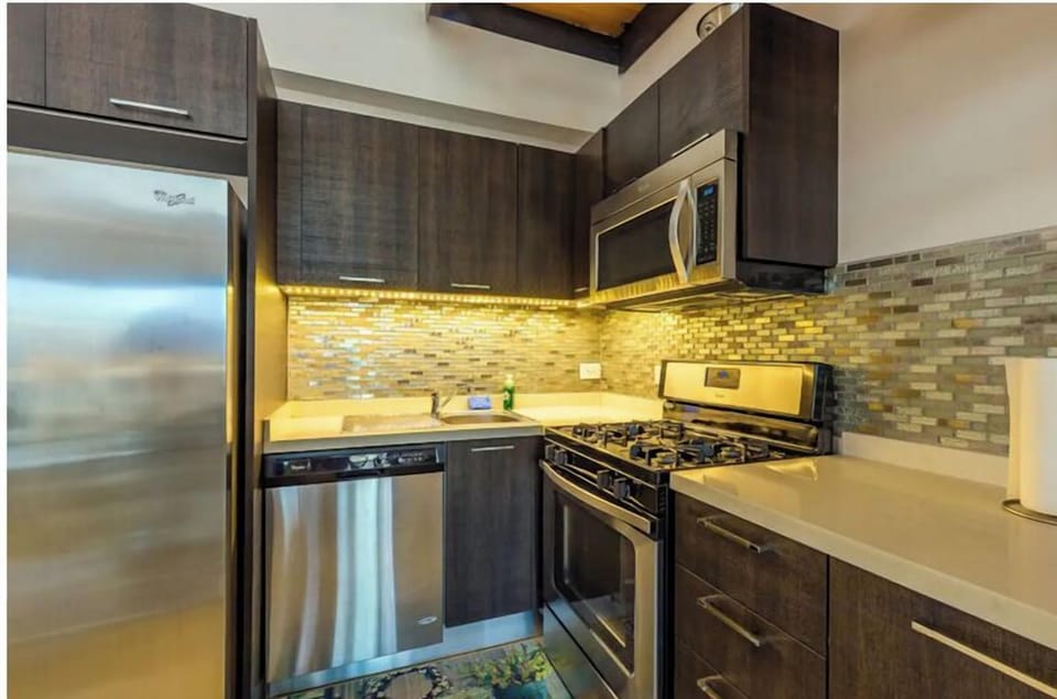 A fully equipped kitchen.