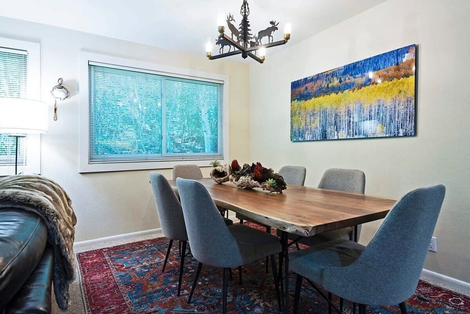 Dining area with seating for up to 6