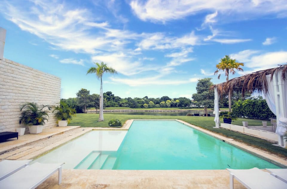 Hacienda 51: private swimming pool