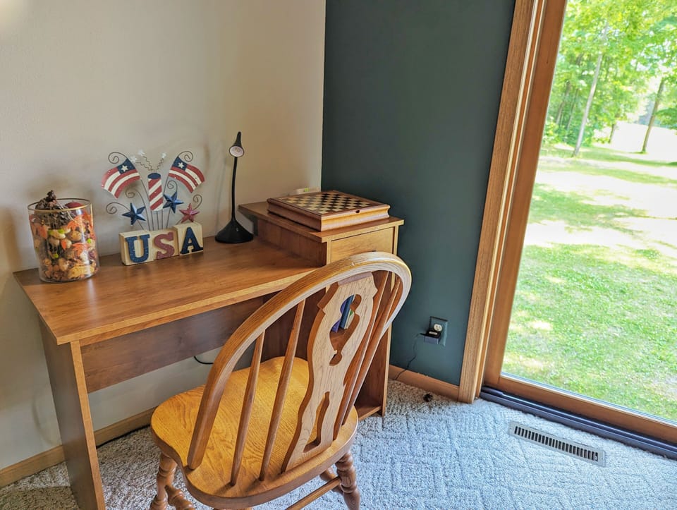 Office space, with High speed internet 100MB!