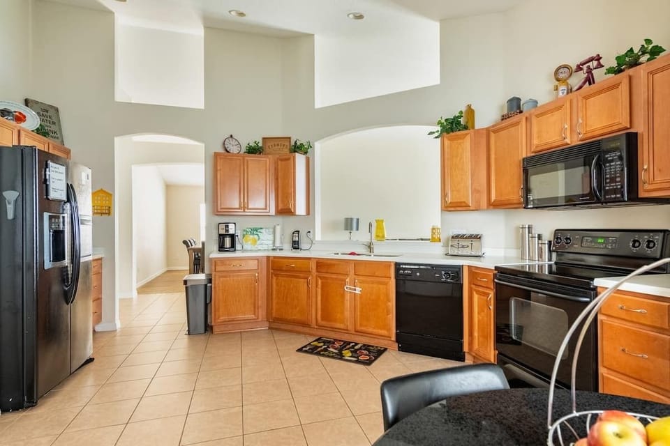 Full size kitchen