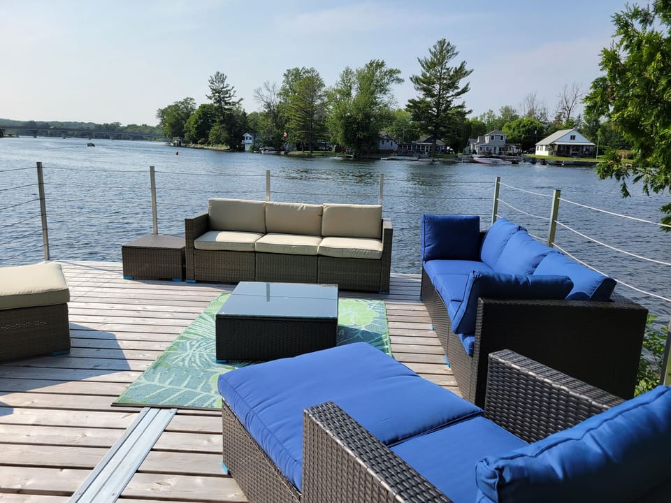 Stylish dock furniture for you to enjoy 