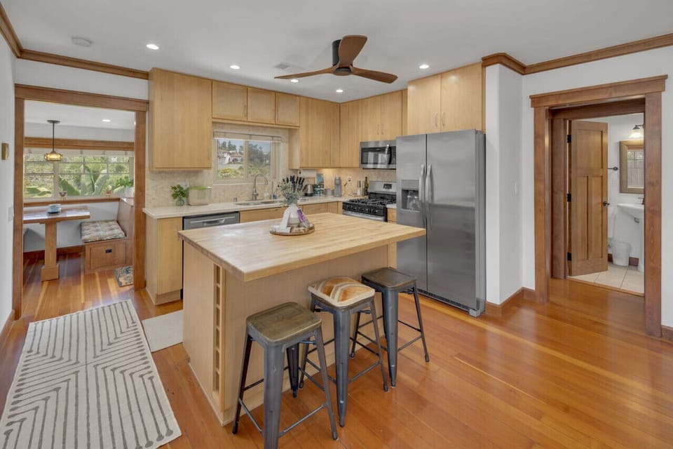 Perfect space to prepare and enjoy meals.