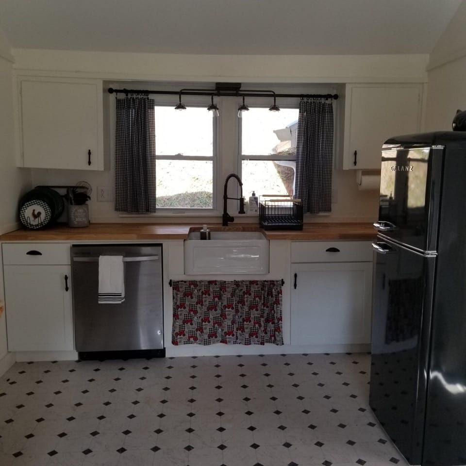 Furnished kitchen for all your needs. 