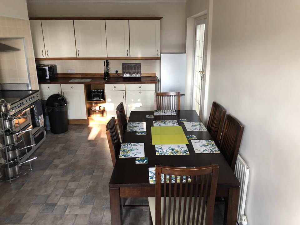 Spacious well equipped kitchen diner