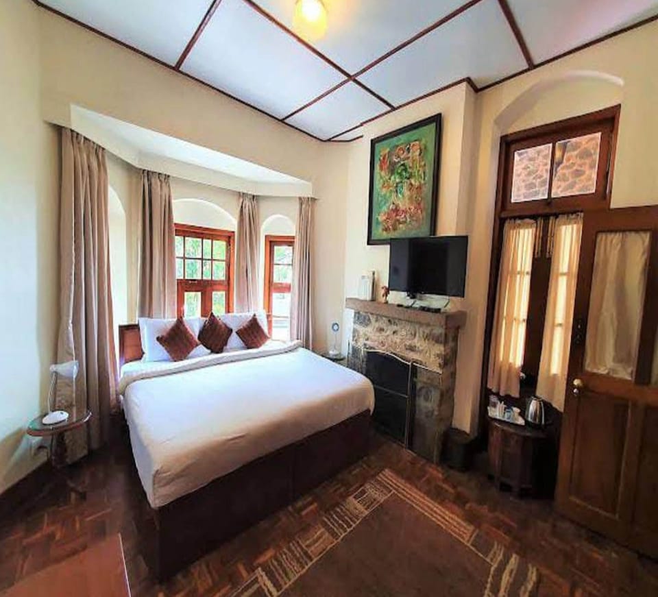 Standard Room | Egyptian cotton sheets, premium bedding, desk, free WiFi