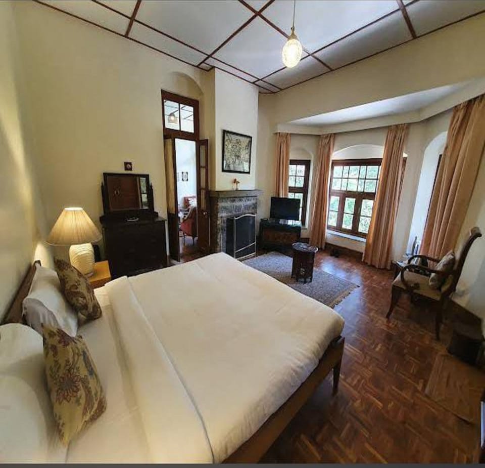 Standard Room | Egyptian cotton sheets, premium bedding, desk, free WiFi