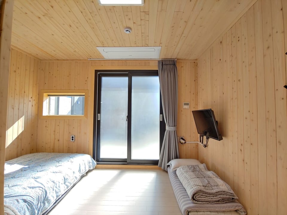Business | Free WiFi, bed sheets