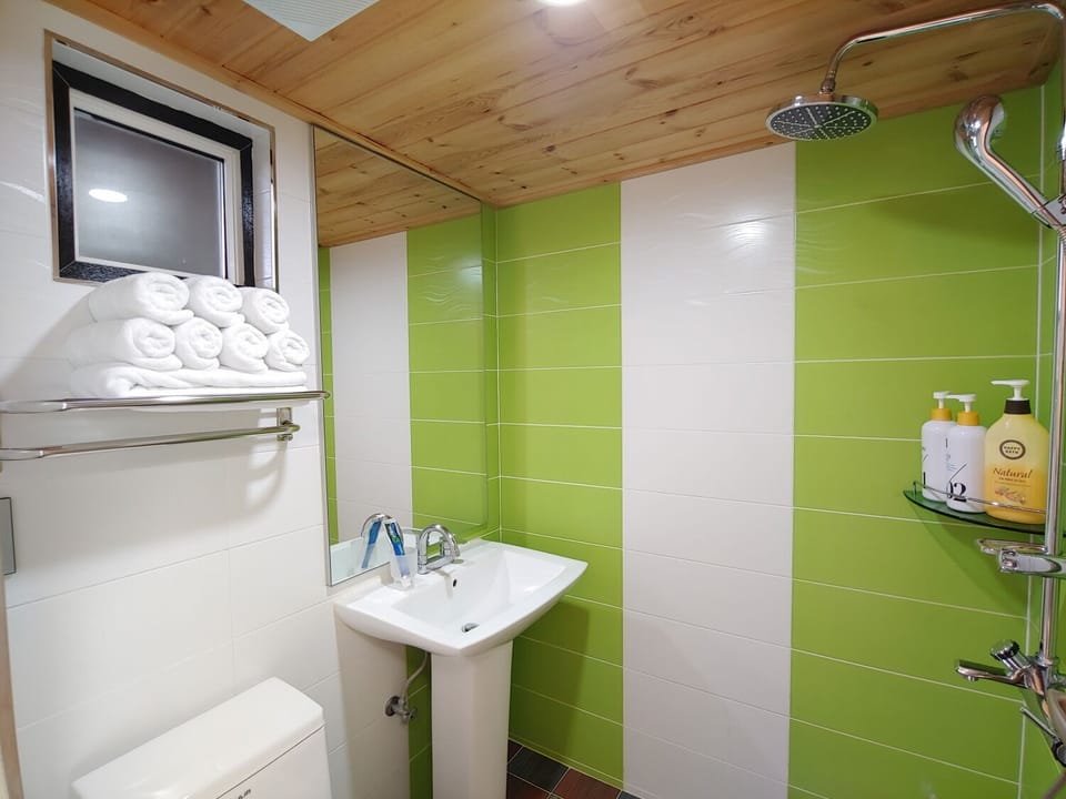 Business | Bathroom | Shower, towels