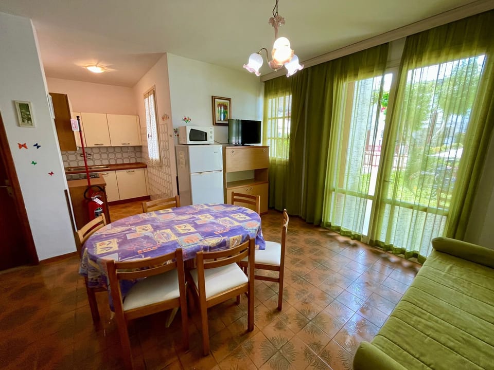 Villa, 3 Bedrooms, Balcony, Pool View | Dining room