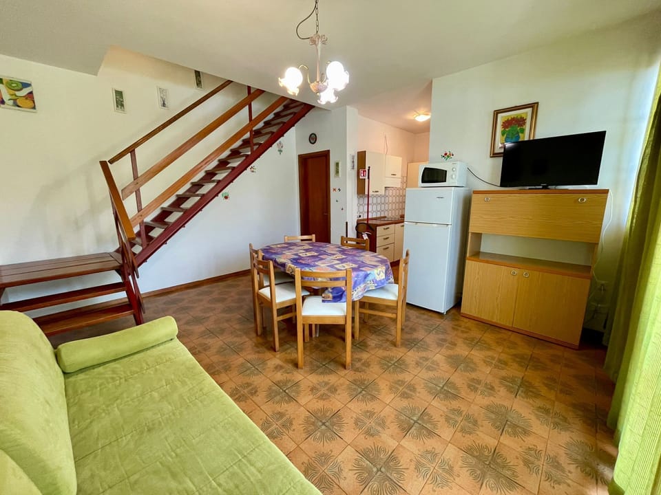 Villa, 3 Bedrooms, Balcony, Pool View | Living room