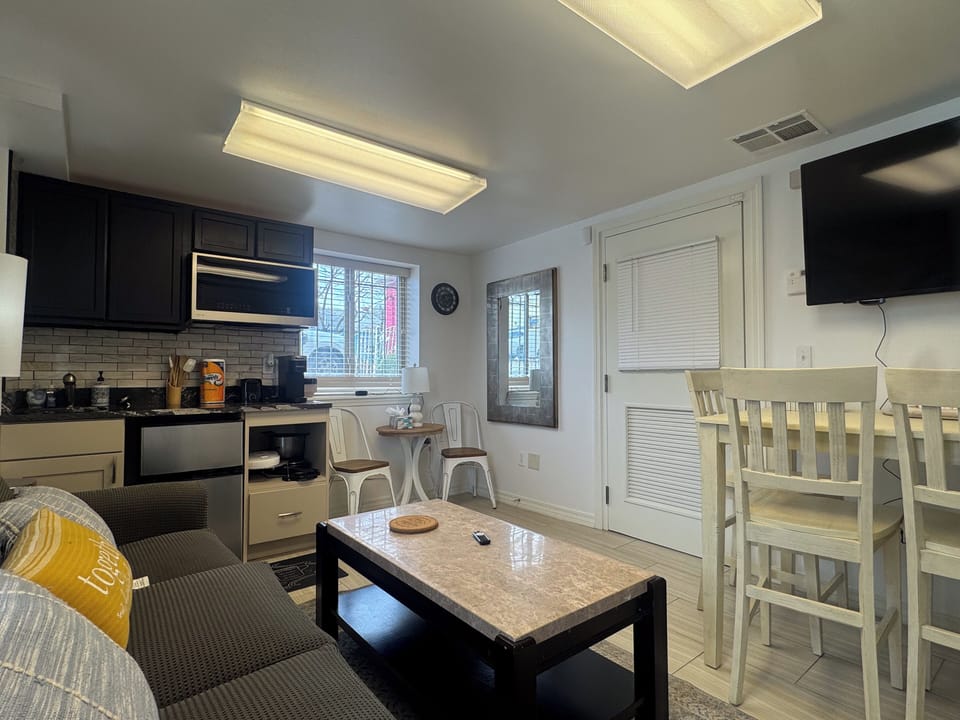 Walk-In Unit - Living & Dining