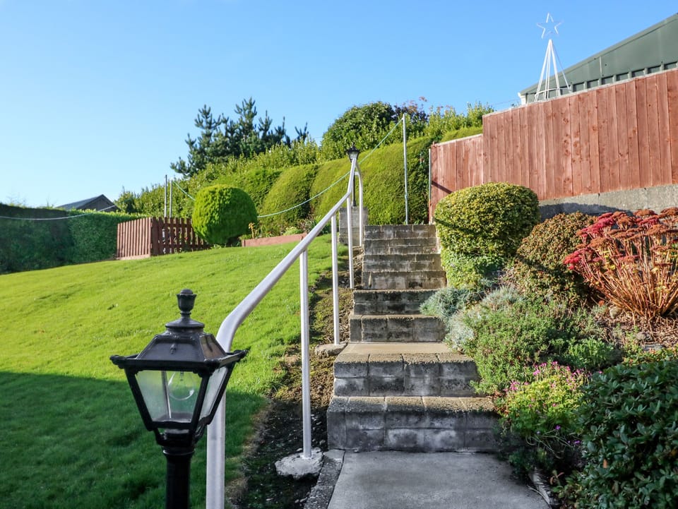 Cottage | Property grounds