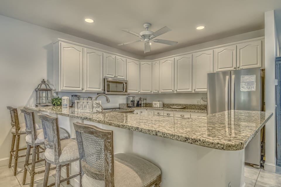 4 additional seats at the Kitchen Island
