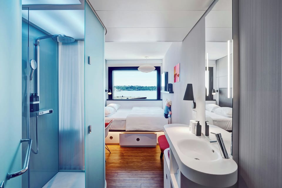 Premium Room, 1 King Bed (View) | Premium bedding, down comforters, pillowtop beds, in-room safe
