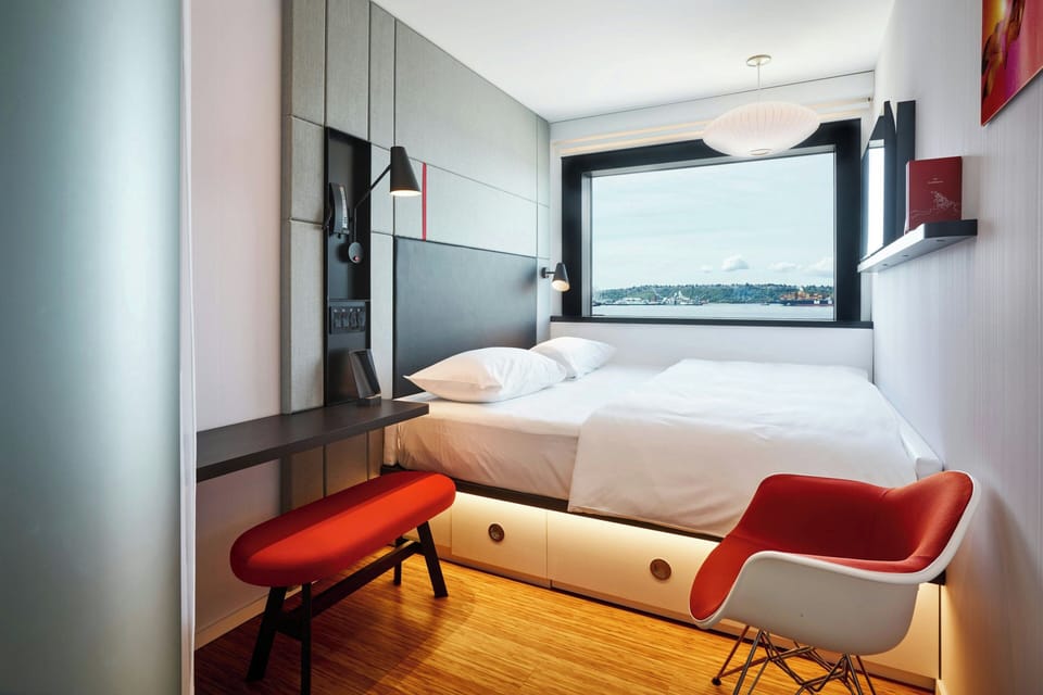Premium Room, 1 King Bed (View) | Premium bedding, down comforters, pillowtop beds, in-room safe
