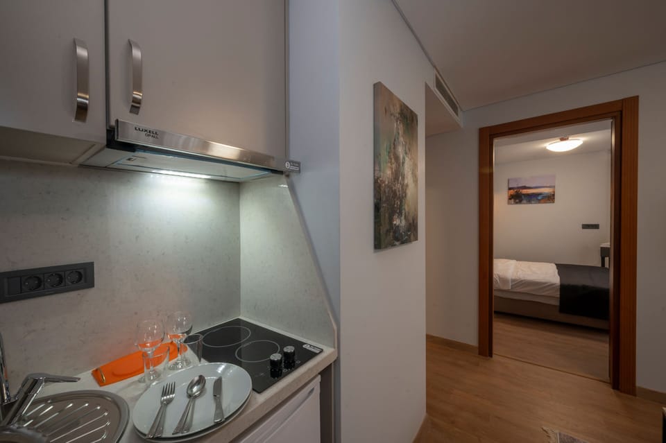 Standard Suite, 1 King Bed with Sofa bed | Private kitchen | Mini-fridge, stovetop, electric kettle, cookware/dishes/utensils