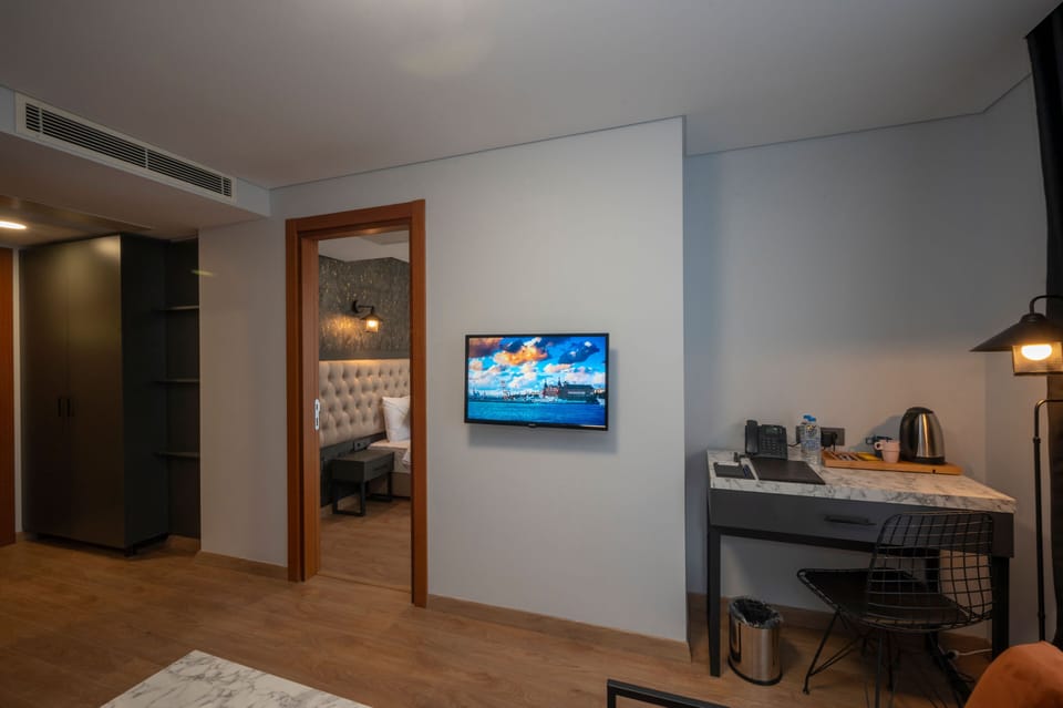 Standard Suite, 1 King Bed with Sofa bed | Living area | 32-inch LED TV with satellite channels, TV, Netflix