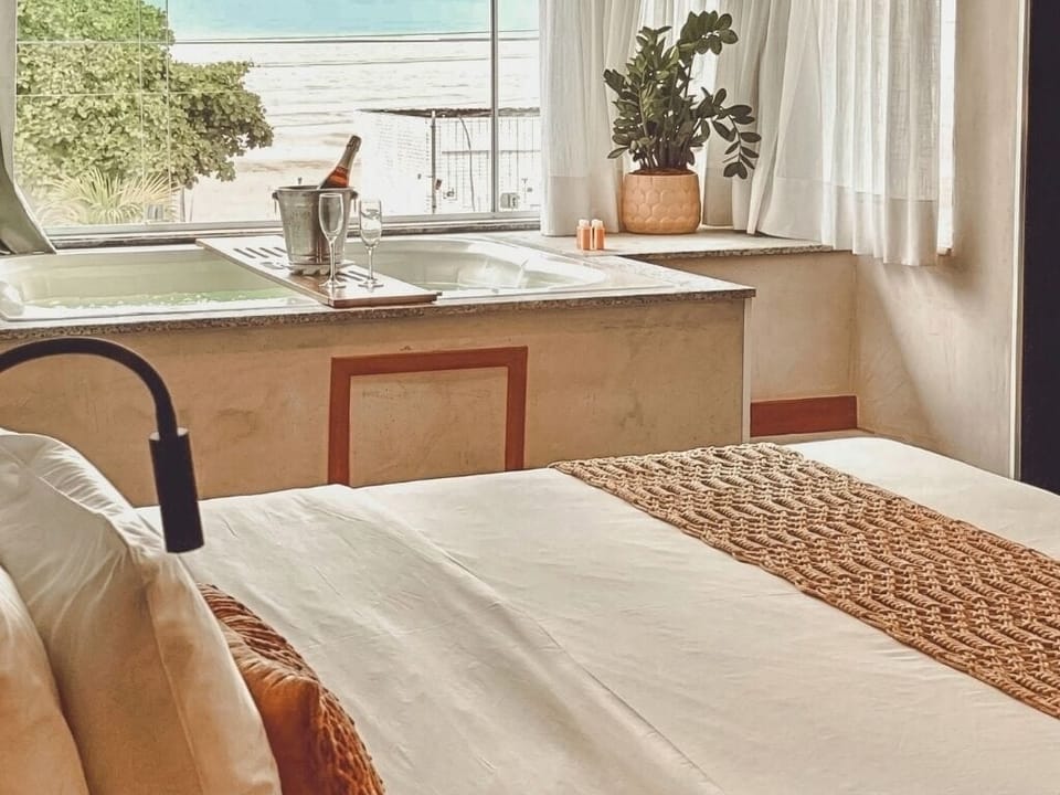 Deluxe Double Room with Sea View | Minibar, individually decorated, individually furnished