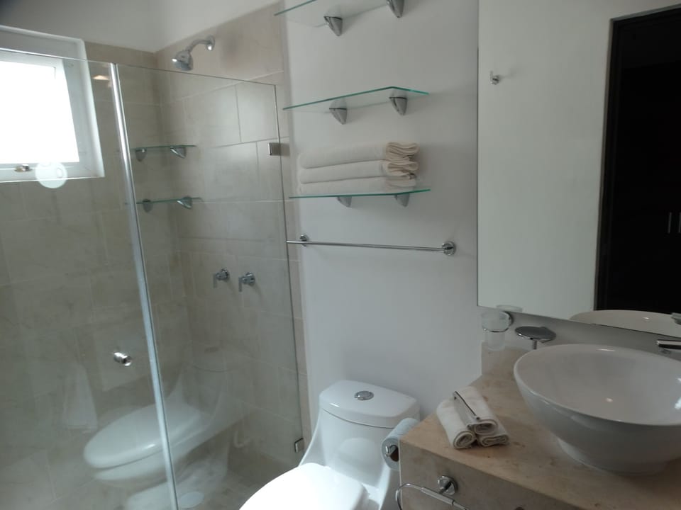Master Bedroom Ensuite Bathroom