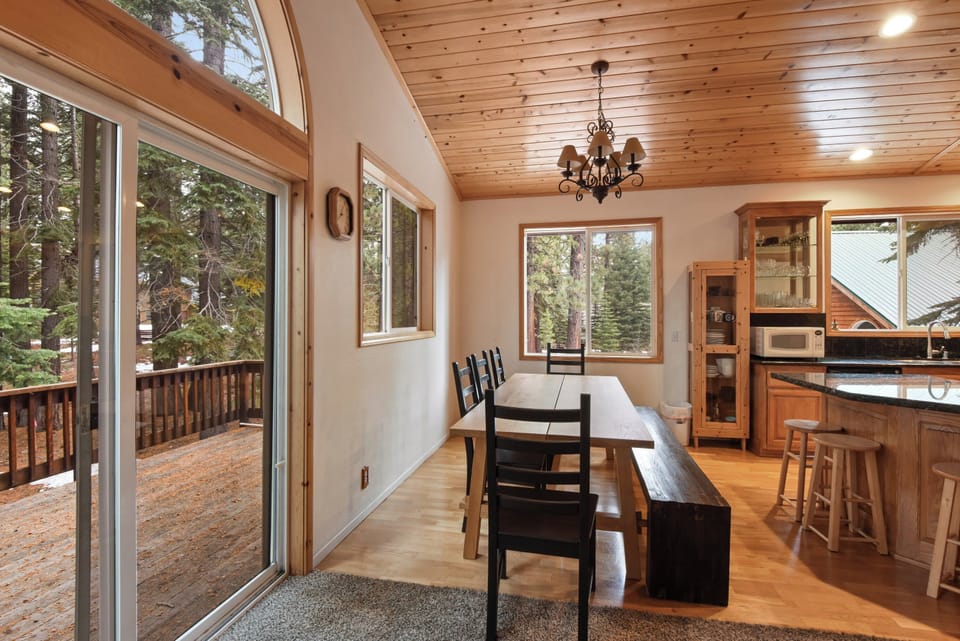 House, Multiple Beds, Patio, Mountain View (Truckee Pines Retreat) | Dining