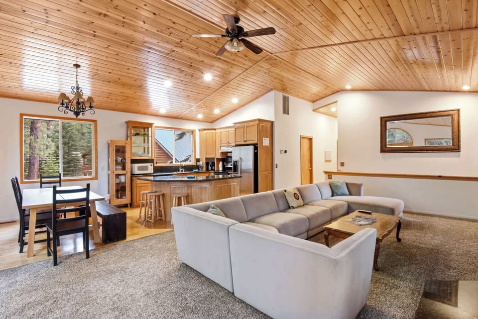 House, Multiple Beds, Patio, Mountain View (Truckee Pines Retreat) | Living area | 50-inch flat-screen TV with digital channels, fireplace