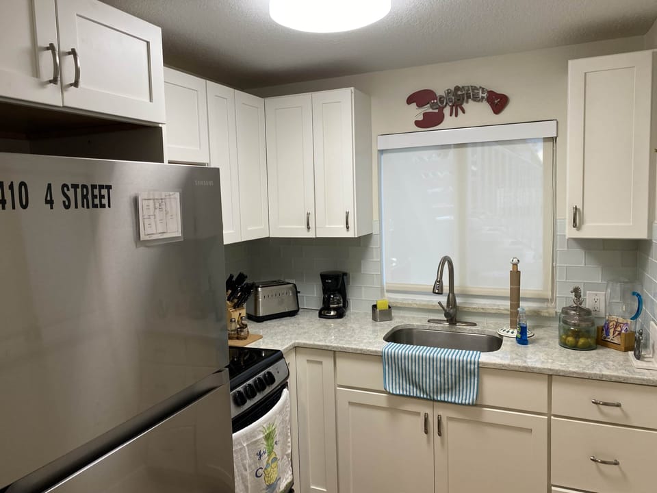 KITCHEN DOWNSTAIRS
