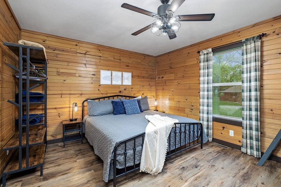King size beds in all 4 rooms. 